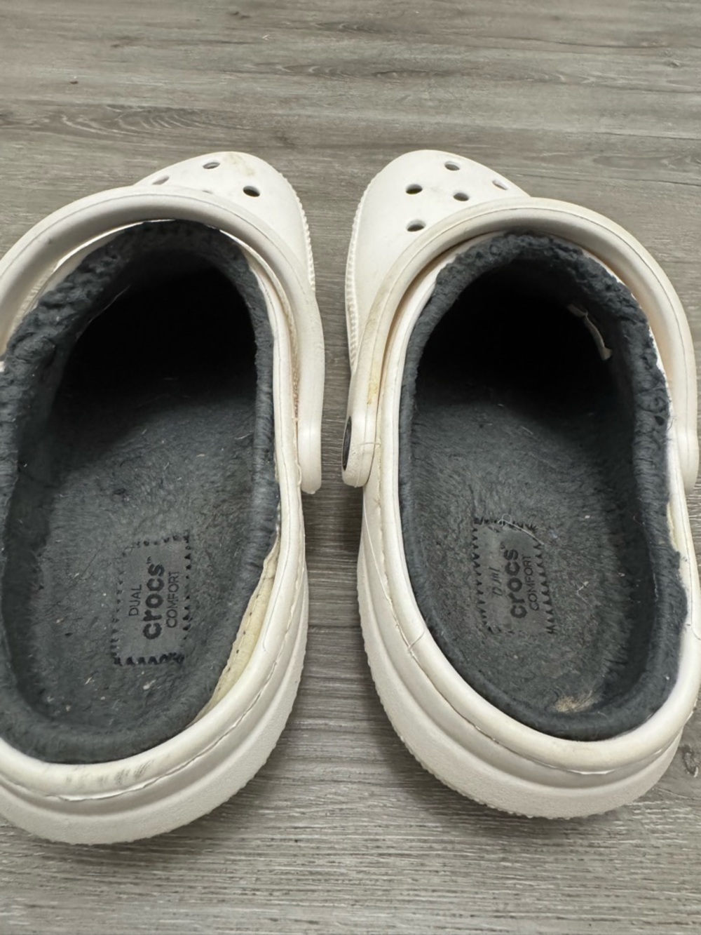 CROCS Classic Clog - White with fuzzy liner - Picture 3 of 7